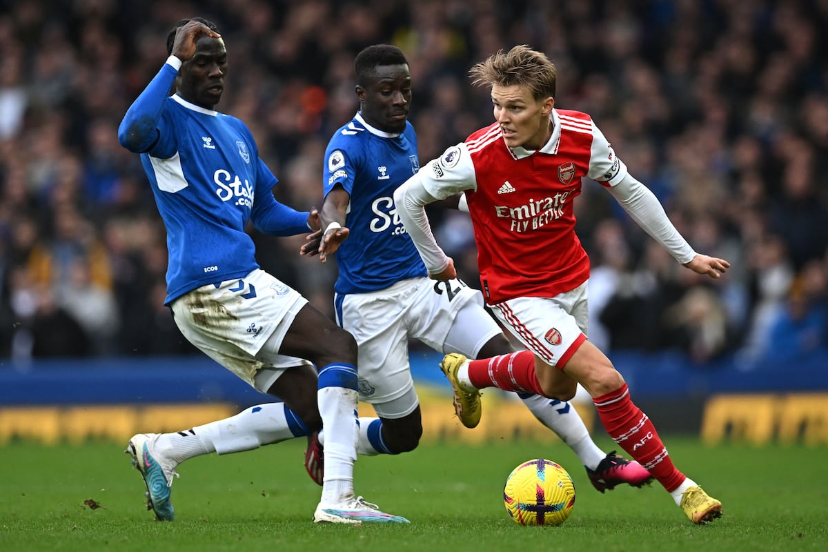 Martin Odegaard al mando de la Premier |  deportados