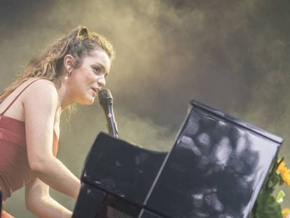 Amaia Romero durante un concierto en Madrid. En vídeo, la entrevista completa a la cantante.
