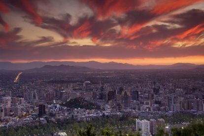 Vista de Santiago de Chile desde el cerro de San Cristóbal.