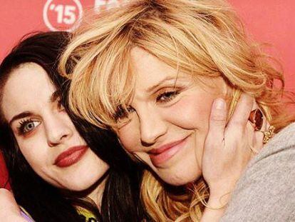 Courtney Love junto a su hija Frances Bean Cobain. 
