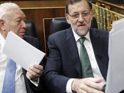 Garc&iacute;a-Margallo y Rajoy, durante la sesi&oacute;n de control al Ejecutivo.