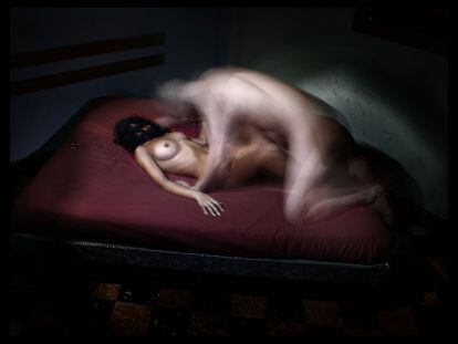 Antoine D'Agata es uno de los fotógrafos seleccionados por el autor español. 'México, 2014' es una imagen ejemplo del mundo del marsellés Antoine D'Agata, en el que se exaltan los cuerpos y el deseo sexual.