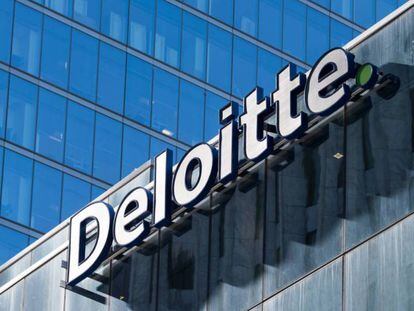 Deloitte analiza un plan para segregar sus negocios de consultoría y auditoría, según TWSJ