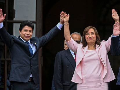 El presidente y la vicepresidenta de Perú, Pedro Castillo y Dina Boluarte, luego de una reunión con representantes de la OEA en Lima, este lunes.