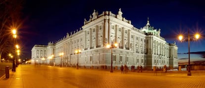 Vista lateral del Palacio Real de Madrid.