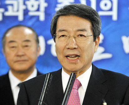 El dimito primer ministro de Corea de Sur Chung Un Chan, durante la rueda de prensa en la que ha comunicado su decisión