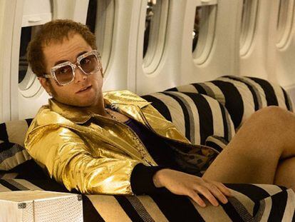 Taron Egerton, al que hemos visto en 'Kingsman', da vida a Elton John.