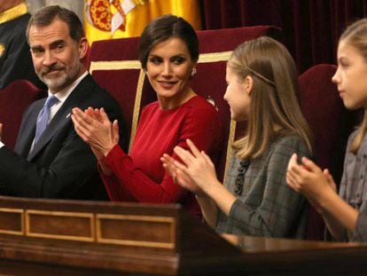 Los Reyes y sus dos hijas, en el aniversario de la Constitución.