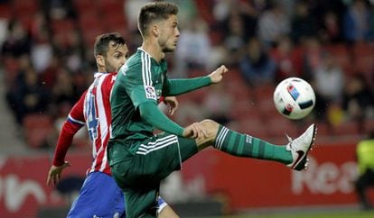 Ricky van Wolfswinkel marcó dos de los tres goles del Betis.