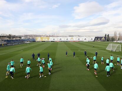 Los jugadores del Real Madrid durante un entrenamiento en la Ciudad Deportiva de Valdebebas.