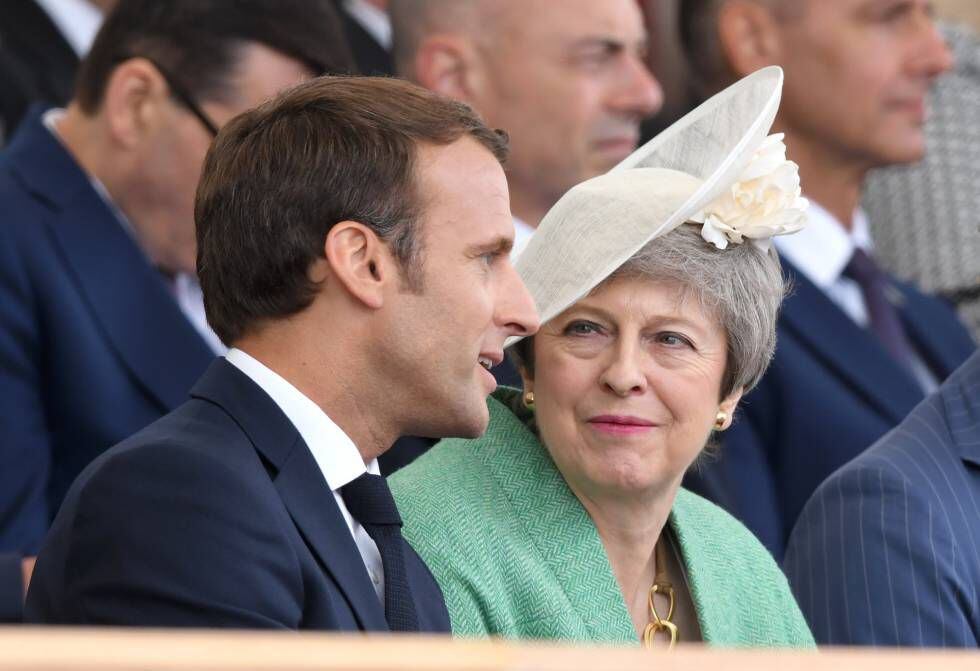La primera ministra británica, Theresa May, junto al presidente francés, Emmanuel Macron, este miércoles en Portsmouth.