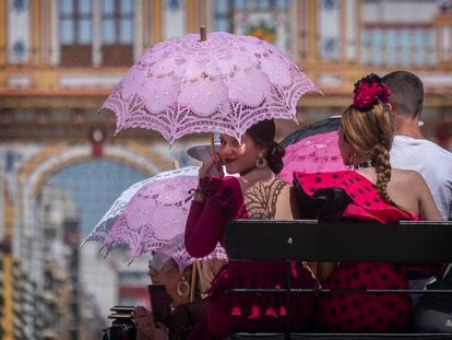 El calor no frena la Feria de Abril de Sevilla