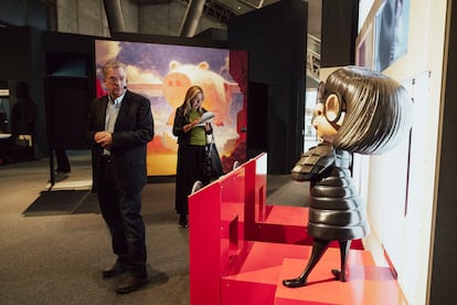El manager de producción del Museum of Science de Boston, Peter Garland, señala cómo el carácter singular de Edna Moda de los increíbles no sería lo mismo sin el diseño de sus ojos.