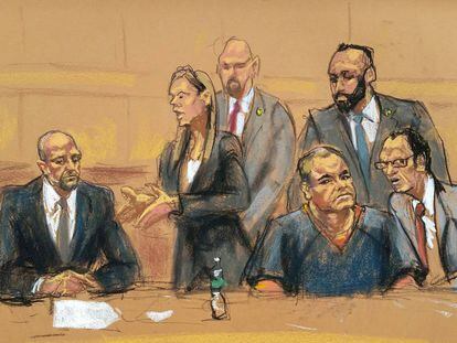 &#039;El Chapo&#039; con sus abogados y un int&eacute;rprete en el juzgado de Nueva York.