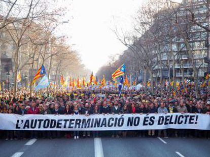 Unas 200.000 personas participan en la protesta, según la Guardia Urbana