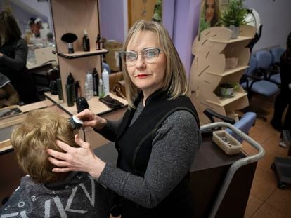 Julia López es peluquera en Albacete, ha recibido un curso para detectar casos de violencia de genero mientras trabaja en su establecimiento.