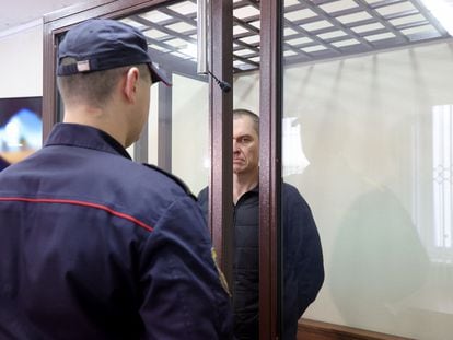 Andrzej Poczobut el día del inicio de su juicio, el 16 de enero en la localidad bielorrusa de Grodno.