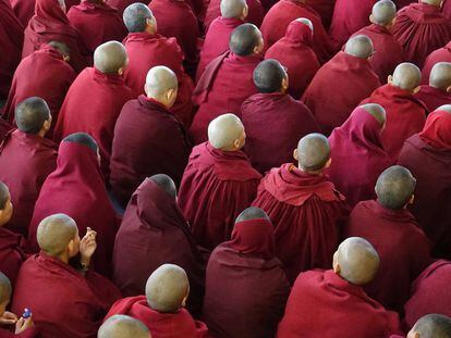 Monjes budistas tibetanos oran durante el festival de la Gran Oraci&oacute;n (Monlam Chemo).