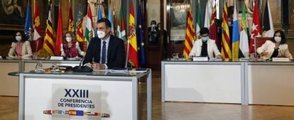 El presidente del Gobierno, Pedro Sánchez, preside la Conferencia de presidentes autonómicos.