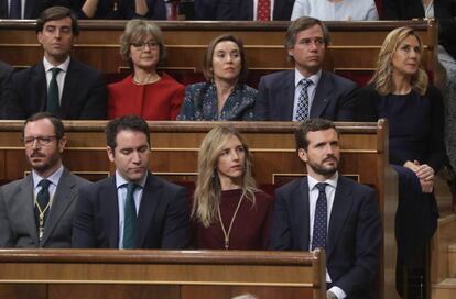 El líder del PP, Pablo Casado, y otros diputados populares, durante la inauguración de la XIV Legislatura en el Congreso.