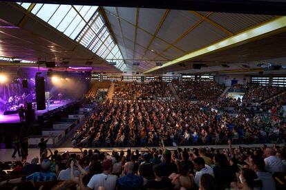 Panoramic view of the show.