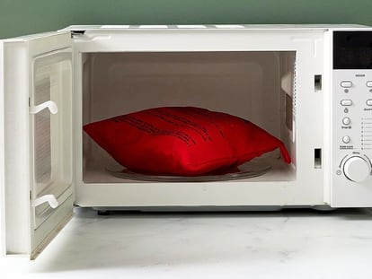 Bolsa para cocinar patatas dentro del microondas