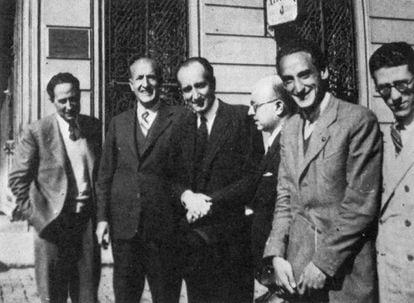 De izquierda a derecha, José Antonio Muñoz Rojas, Vicente Aleixandre, Leopoldo Panero, Dámaso Alonso, Carlos Bousoño y José Luis Cano, en 1943.