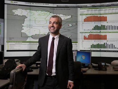 Maurici Lucena, en el centro del control de Aena en el aeropuerto de Madrid-Barajas