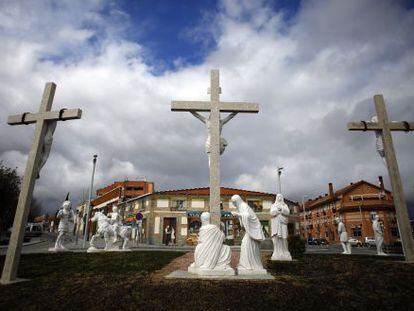 Cruceiros y esculturas en un parque de Navalcarnero que cost&oacute; 212.000 euros