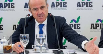 Luis de Guindos, durante las jornadas informativas de la Asociaci&oacute;n de Periodistas de Informaci&oacute;n Econ&oacute;mica (APIE).