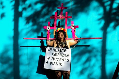 Una mujer protesta ante los miles de feminicidios en el territorio mexicano.