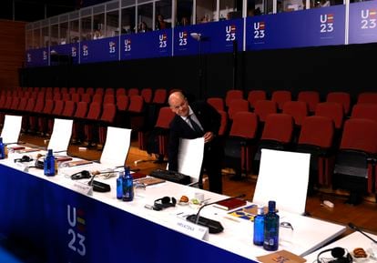 El canciller alemán, Olaf Scholz, en el Palacio de Congresos de Granada, este viernes.