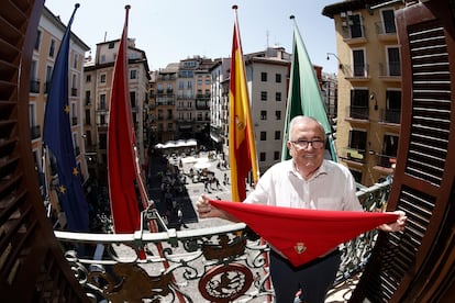 El presidente de Osasuna, Luis Sabalza, en la Casa Consistorial de Pamplona el pasado 3 de julio. La mañana del 6 dará el chupinazo para el inicio de los sanfermines.