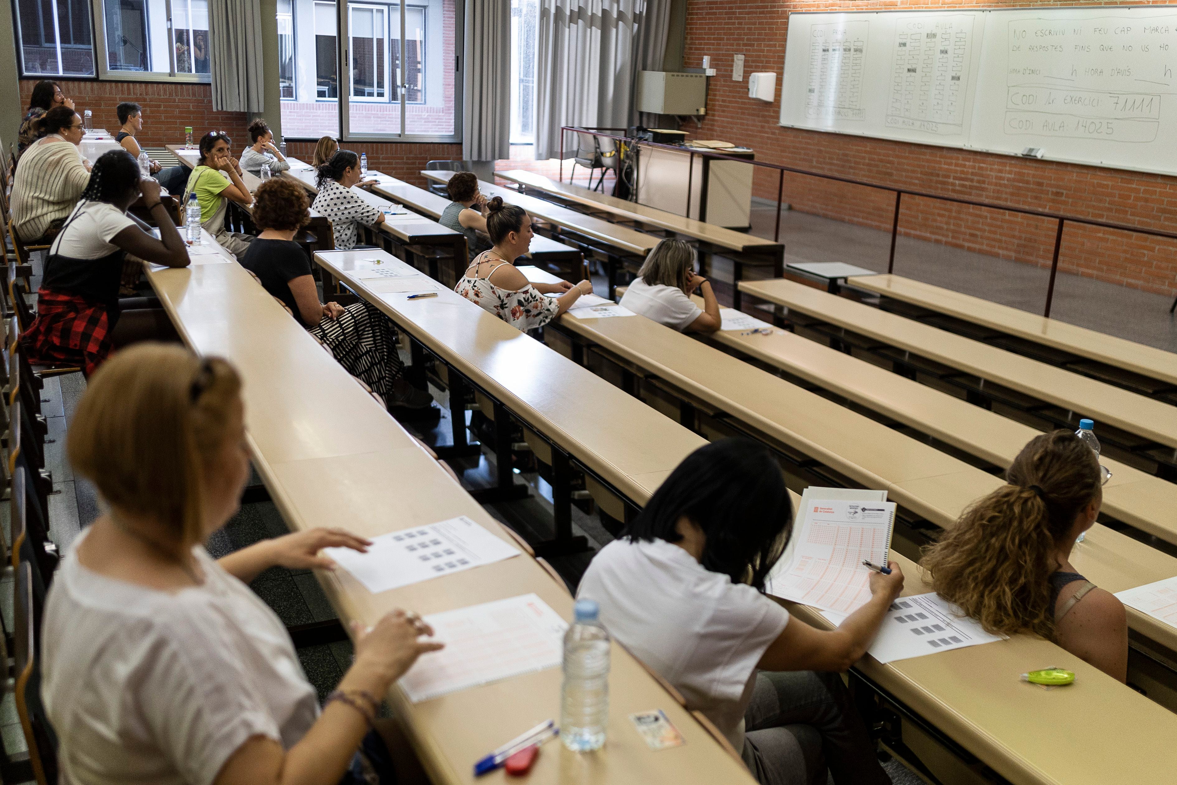 La incorporación de más de 30.000 funcionarios en Cataluña sobrepasa a Educación