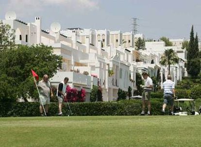 En España hay 374 campos de golf y 330.000 jugadores federados. Andalucía es la comunidad que más campos tiene, y quiere hacer 20 más.