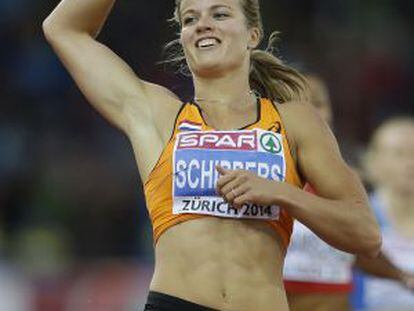 Dafne Schippers celebra la victoria en la final de los 200m