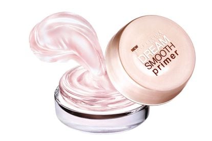 Base alisadora de la piel, Dream Smooth Premier, que se aplica antes del fond de teint para dejar la piel sin imperfecciones y ofrecer un efecto difuminado. Es de Maybelline y cuesta 9,99 euros.