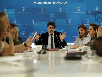 El alcalde de Alcorcón, David Pérez, en el pleno de la reprobación de ayer.