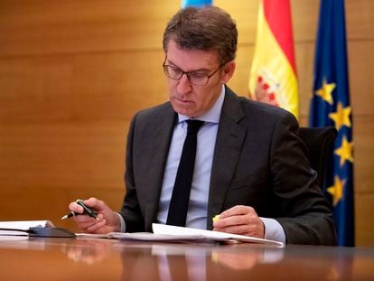 El presidente de la Xunta, Alberto Núñez Feijóo, este domingo, en la videoconferencia de líderes autonómicos.