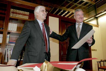 Los presidentes de Castilla-La Mancha y Murcia, durante una reunión en marzo de 2005.