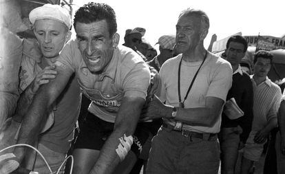 Jacques Goddet (d), en el Tour de 1958.