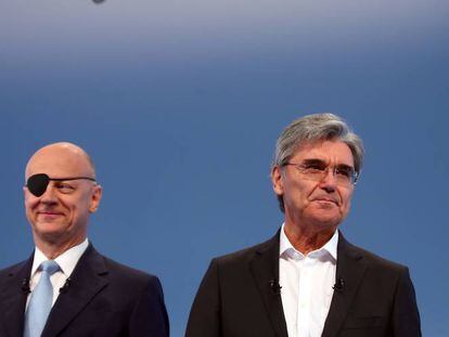 El director financiero de Siemens Ralf Thomas (izquierda) y el presidente Joe Kaeser ayer.