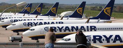  Aviones de Ryanair en el Aeropuerto de Girona. 