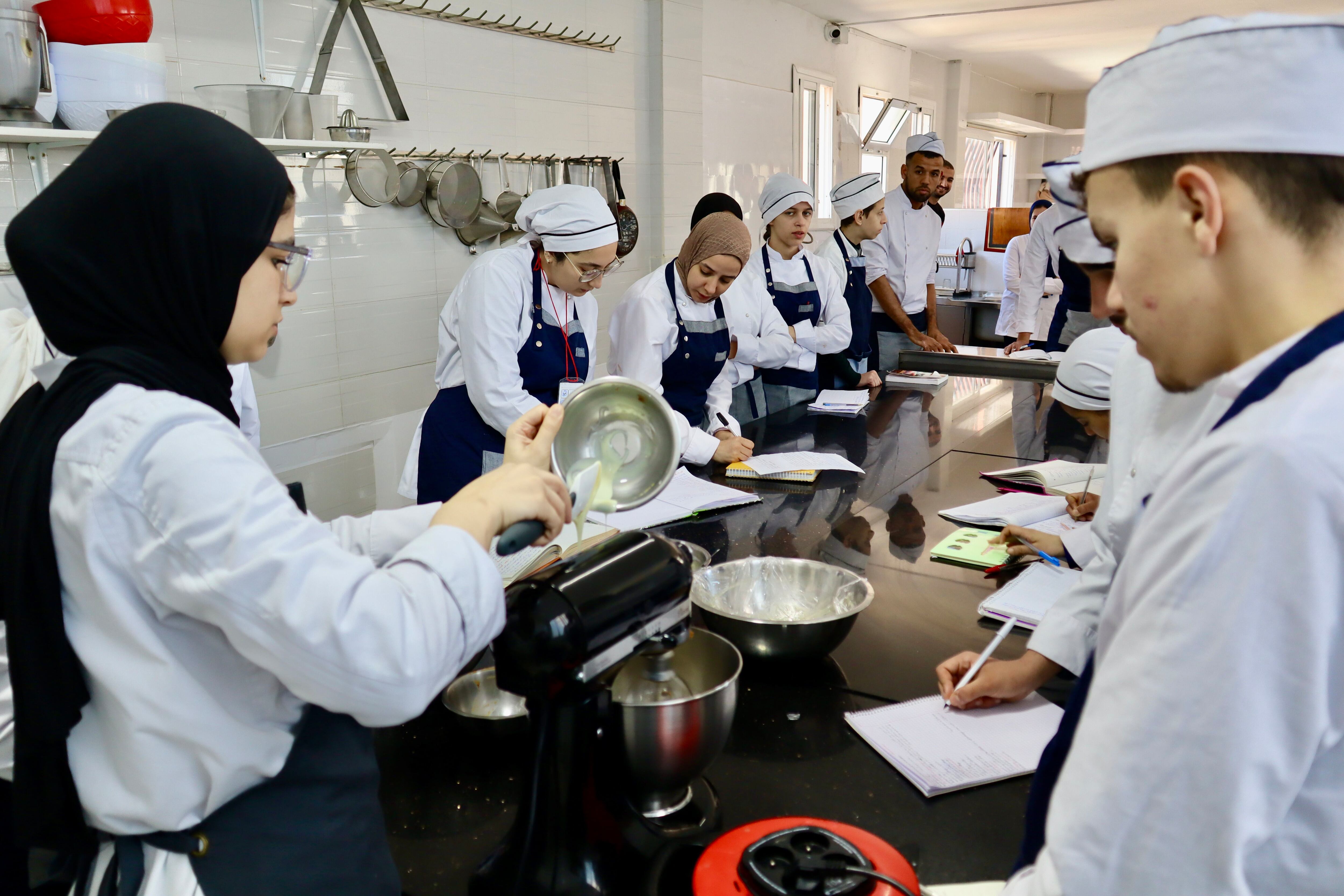 Aprender a hacer pasteles como forma de salir de la vulnerabilidad para las mujeres en Marruecos