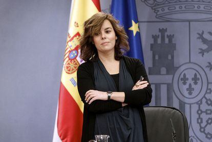 Sáenz de Santamaría, antes de comenzar la rueda de prensa tras el Consejo de Ministros.