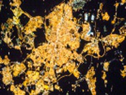 Un proyecto español utiliza las fotografías de la Estación Espacial Internacional para obtener datos sobre la iluminación nocturna de las ciudades.