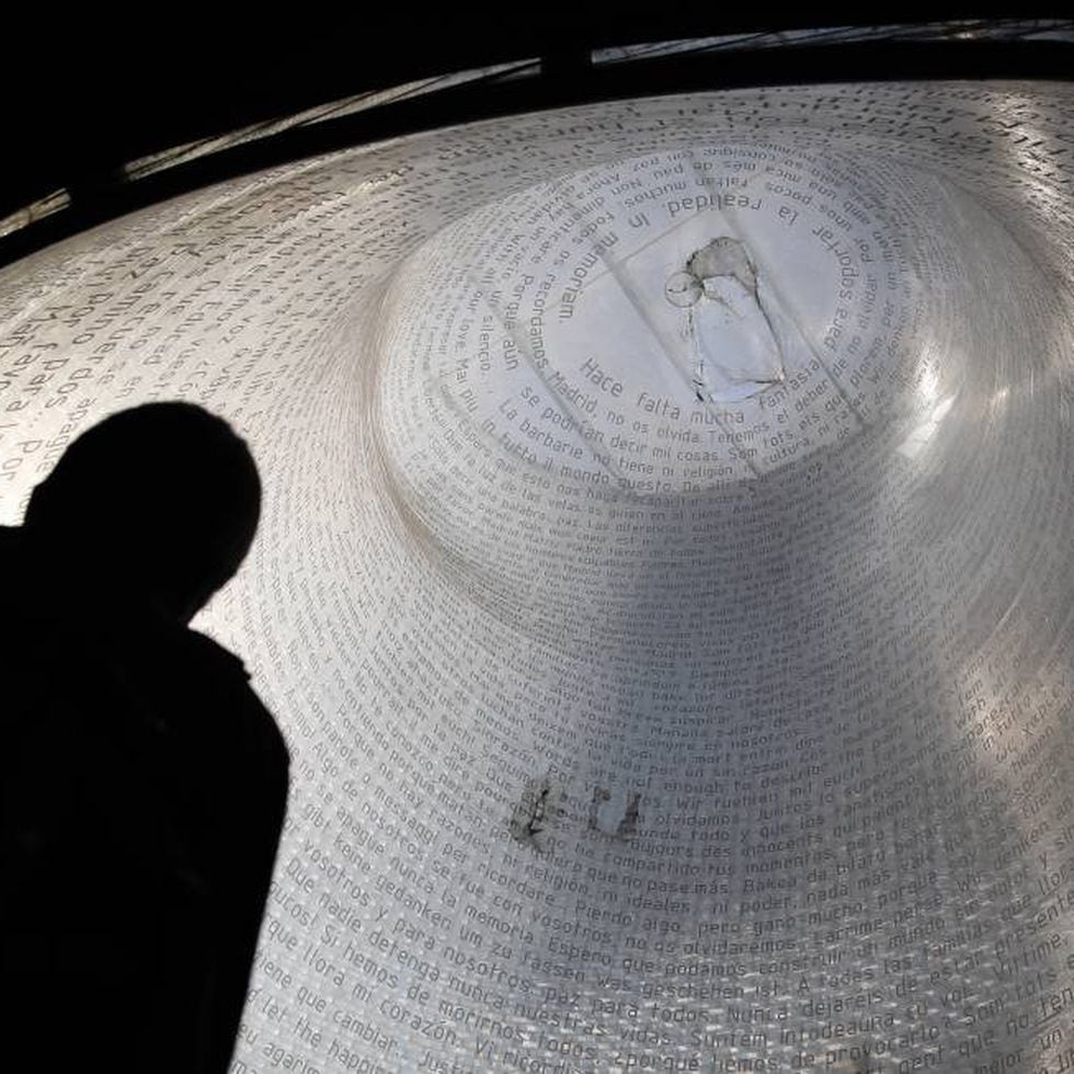 El monumento al 11-M presenta importantes daños en su cúpula | Noticias de  Madrid | EL PAÍS