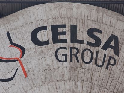 El logo de Celsa group, en su fábrica de Castellbisbal, en Barcelona.