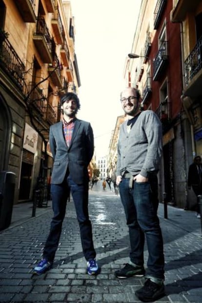 Diego San José (izquierda) y Borja Cobeaga, en Madrid en 2014.