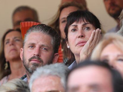 Carmen Martínez Bordiú y Timothy McKeague, durante una corrida de toros.